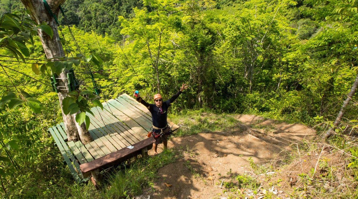 Jaco canopy tour platform